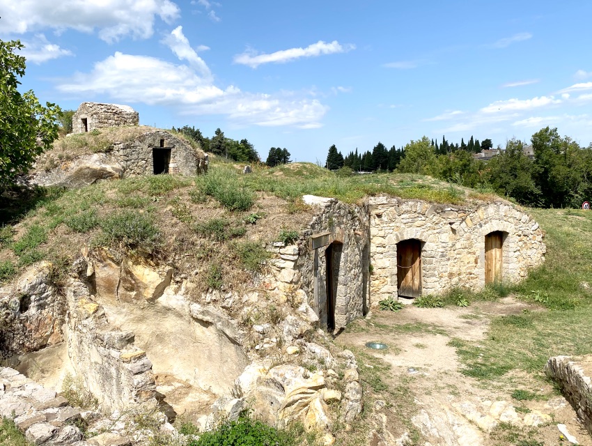 i caratteristici edifici di pietragalla