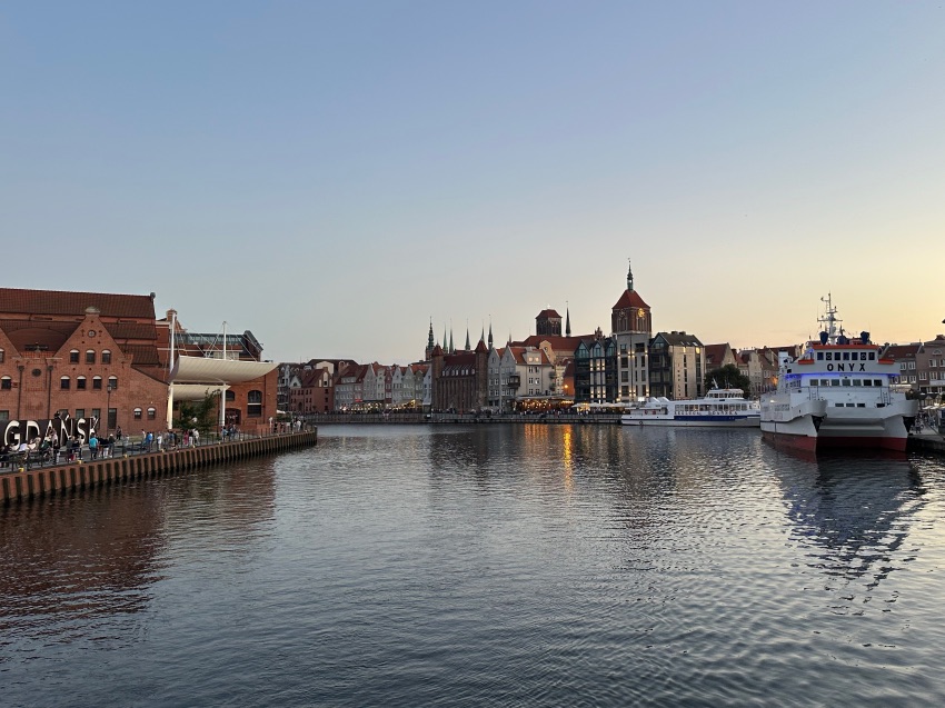 Canali di Danzica con le tipiche case colorate in stile anseatico