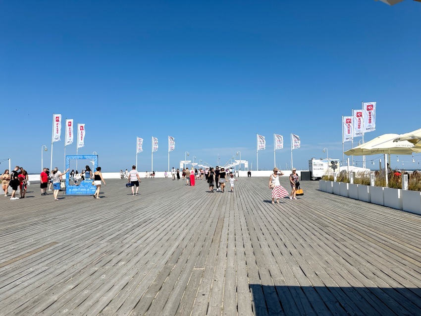 Lungo pontile in legno di Sopot che si estende sul Mar Baltico