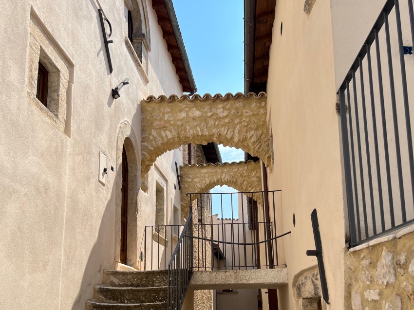 uno dei vicoli di Navelli città dello Zafferano