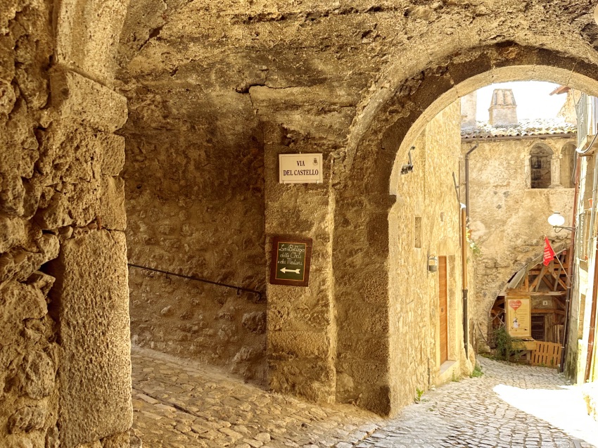 Santo Stefano di Sessanio è uno dei borghi più belli d' Italia