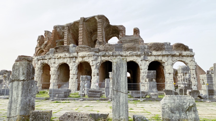 Anfiteatro Campano di Santa Maria Capua Vetere: arcate esterne del secondo anfiteatro romano più grande del mondo